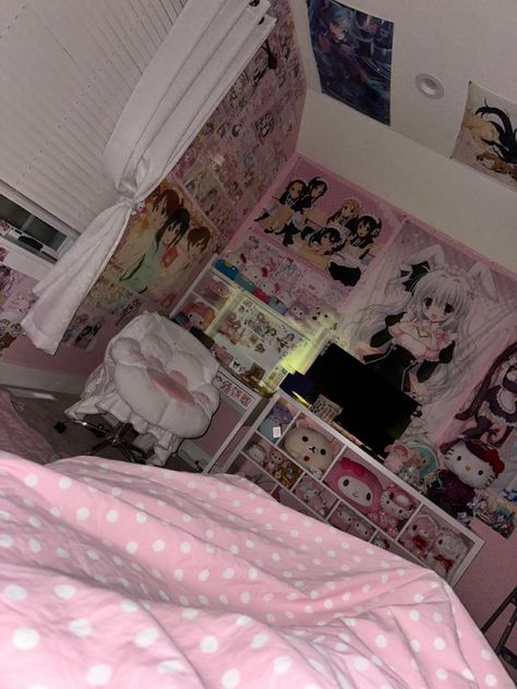 Kawaii Decor Ideas, Pink Anime Bedroom, Pink Anime Room, K On Aesthetic, Pink Maximalist Bedroom, Kawaii Rooms, Pink Cutecore, Cutecore Aesthetic, Anime Bedroom