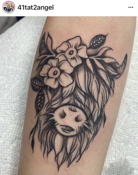 Watercolor Highland Cow Tattoo, Cow With Flower Crown Tattoo, Cow Shoulder Tattoo, High Land Cow Tattoo, Tattoo Ideas Female Sleeve Country, Flower Cow Tattoo, Cow Tattoo For Women, Highland Cows Tattoos, Mini Highland Cow Tattoo