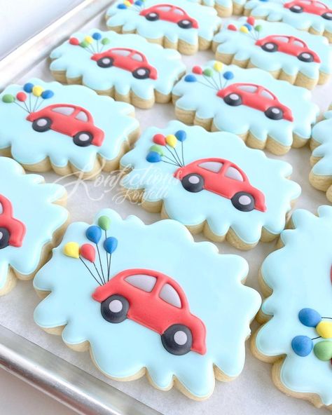 Hi Kookie friends! I’m Krissi (@konfectionsandkonfetti) posted on Instagram: “At least we can thank 2020 for turning drive by’s into a good thing 🥳🚗 • • • #partycookies #parade #carparade #drivebyparades…” • Jan 1, 2021 at 5:47pm UTC Cookies With Fondant, Balloon Cookies, Jan 1, Birthday Cookies, Cute Food, Food Hacks, Cookie Decorating, Sugar Cookies, Fondant