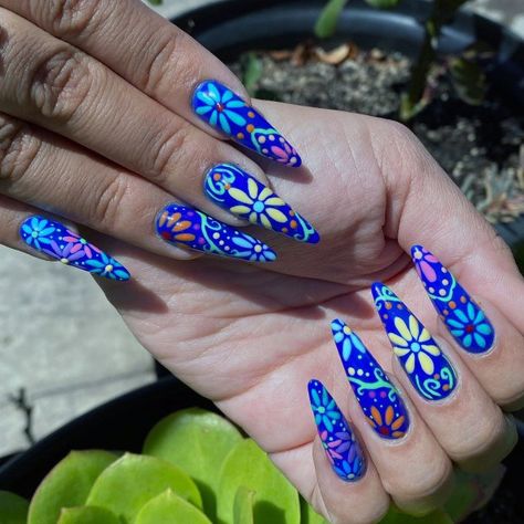 Top 100 Best Mexican Nails For Women - Mexico Fingernail Design Ideas Mexican Culture Nails, Mexico Nails Designs, Mexican Inspired Nails, Fiesta Nails, Day Of The Dead Nails, Nails Mexican, Dead Nails, Mexico Nails, Mexican Nails