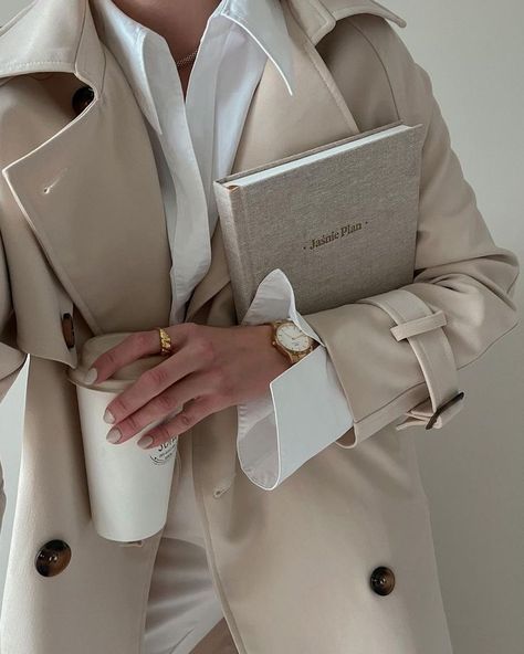 Aesthetic Business Woman Pictures, Aesthetic Bussiness Instagram, Aesthetic Buissnes Woman, Business Women Aesthetic Pics, Business Insider Aesthetic, Cover Post, Budget Expenses, Small Business Finance, Business Pictures