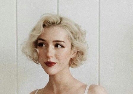 *jess{ica} downey* Queenie Goldstein, Penteado Cabelo Curto, Short Blonde Hair, Dream Hair, Celebrity Hairstyles, Vintage Hairstyles, Pretty Hairstyles, Bob Hairstyles, Hair Looks