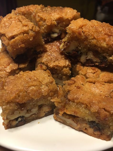 Gooey Blondie Bars!!!! Jason Smith Ingredients: 1-Stick Butter, Room Temp 1-cup White Sugar ¼-cup Brown Sugar, Packed 2-Eggs 1-tsp vanilla 2/3- cup Self Rising Flour ½- cup Chocolate Chips, Milk or Semi-Sweet ½- cup Peanut butter Chips ½-cup Walnuts, Chopped (optional) Jason Smith Recipes, Self Rising Flour Recipes, Ooey Gooey Butter Bars, Blondie Dessert, Chewy Brownies Recipe, Desserts With Chocolate Chips, Gooey Bars, Blondie Bar, Chocolate Chip Cookie Bars