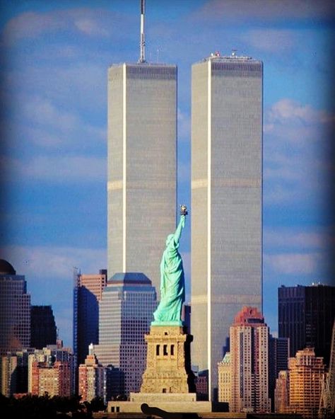 Twin Towers Memorial, World Trade Center Attack, World Trade Center Nyc, Tall Buildings, New York Photography, The Statue Of Liberty, New York City Travel, Twin Towers, Vintage New York