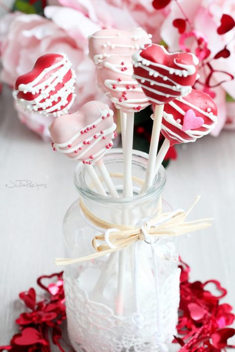 Valentines Cake Pops Recipe, Heart Cake Pops, Cake Pops Recipe, Valentine Cake Pop, Cake Pop Tutorial, Cake Ball Recipes, Valentines Cake, Cake Pop Designs, Cake Pop Decorating