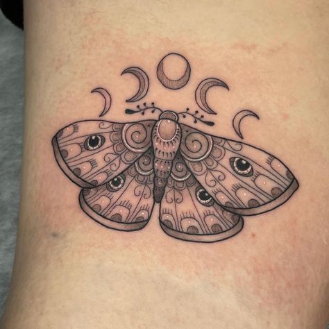 Polyphemus Moth, Toe Tattoos, Moon Phases Tattoo, Moon Moth, Moth Tattoo, Space Tattoo, Phases Of The Moon, All Food, Skin Art