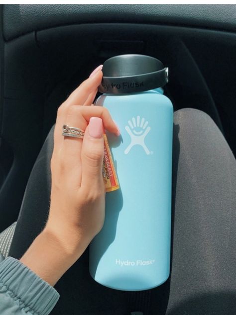 Hydroflask Aesthetic, Water Bottels, Copo Starbucks, Hydro Flask Bottle, Hydro Flask Water Bottle, Trendy Water Bottles, Mens Nails, Flask Water Bottle, Cute Water Bottles