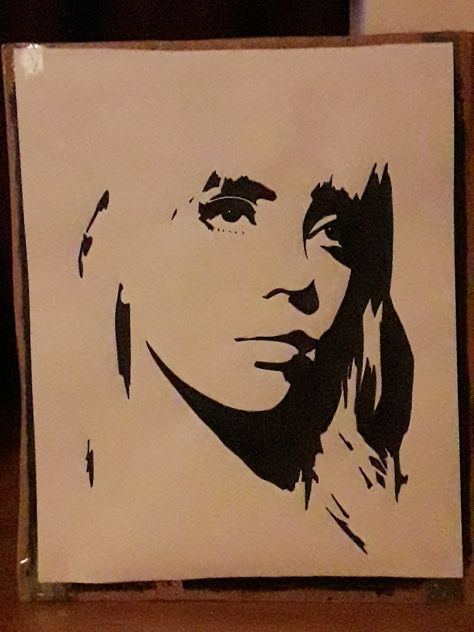 Billie Eilish Pumpkin Painting, Billie Eilish Stencil Art, Painting Ideas Billie Eilish, Billie Eilish Art Painting, Billie Eilish Painting Ideas, Billie Eilish Painting Canvas, Billie Eilish Stencil, Billie Eilish Dessin, Stencil Art Aesthetic