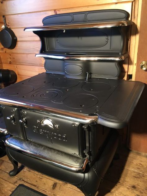 Evansville Antique Stove Company – Sales & Restoration Antique Kitchen Stoves, Survival Stove, Antique Wood Stove, Wood Burning Cook Stove, Retro Kitchen Appliances, Diy Wood Stove, Stoves For Sale, Old Stove, Wood Stove Cooking