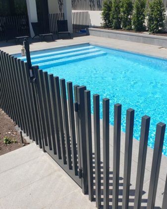 Metal Pool Fence, Pool Fences And Gates, Pool Gate Ideas, Fences Around Pools Ideas, Swimming Pool Fence Ideas, Pool Fencing Ideas, Pool Fences, Modern Pool Fence, Pool Fencing