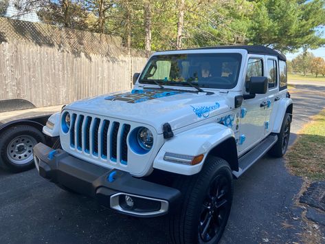 White Jeep Blue Accents, White Jeep Wrangler With Blue Accents, White Jeep With Blue Accents, White Jeep Wrangler Accessories, Jeep Wrangler Accessories Interiors, Jeep Sahara Unlimited, Jeep Wrangler Colors, Blue Headlights, Blue Jeep Wrangler