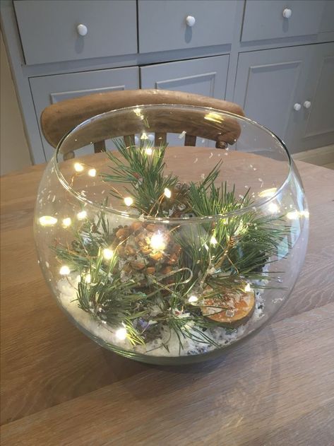 Christmas Glass Bowl Centerpiece, Fairy Lights Christmas Ideas, Christmas Glass Bowl Ideas, Fishbowl Christmas Centerpiece, Glass Bowl Christmas Decorations, Glass Bowl Christmas Centerpiece, Fish Bowl Christmas Ideas, Glass Bowl Decor Ideas, Christmas Table Display