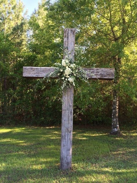 Wedding Garden Decorations, Wooden Crosses Diy, Resurrection Garden, Garden Wedding Dress, Patio Gardens, White Barn Wedding, Wedding Arbors, Prayer Garden, Planters Garden