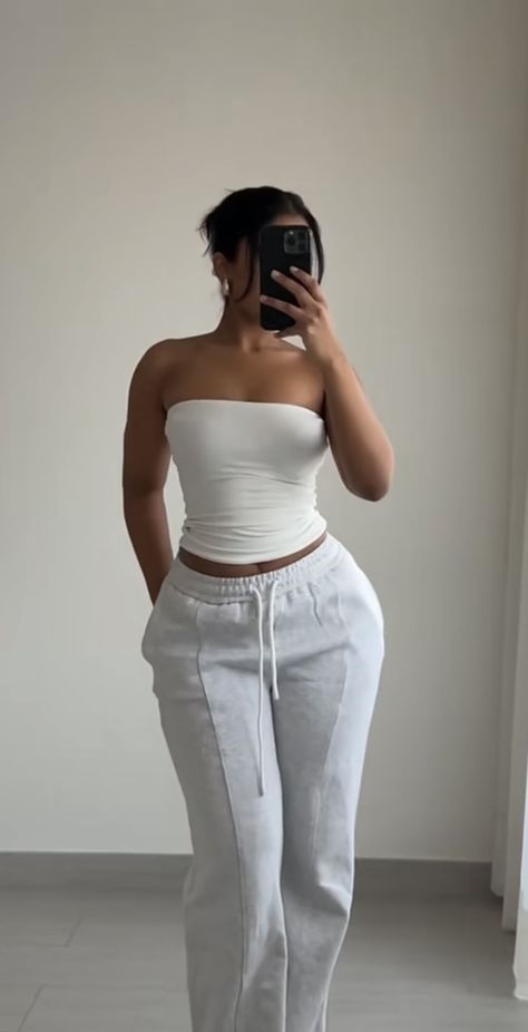 Casual Outfits Warm Weather, Yaas.online Outfits, Slim Thick Aesthetic Outfits, Slim Waist Look Pic, Summer Outfit Inspo Baddie, Carnival Outfit Ideas Casual, 60kg Woman, Summer Fits Baddie, Medium Body Type