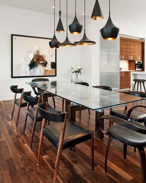 "Masculine kitchen and dining room" and check out the modern light fittings over the dining room table. Masculine Kitchen, Rectangular Dining Room Table, Open Kitchen And Living Room, Interior Design Minimalist, Casa Vintage, Space Ideas, Dining Room Inspiration, Tom Dixon, Style At Home