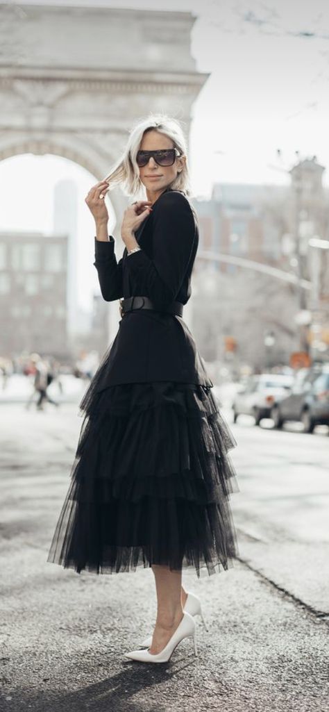 Tulle Skirt Outfit Casual Street Style, Black Tulle Skirt Outfit, Tulle Skirt Outfits Casual, Tutu Skirt Outfit, Tutu En Tulle, Tulle Skirts Outfit, Skirt Tulle, Tulle Skirt Black, Classic Style Outfits