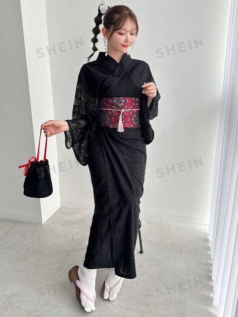 Yukata is a casual, comfy summer kimono with modern charm. Yukata Women, Japanese Yukata, Kimono Style Tops, Black Japanese, Traditional Japanese Kimono, Summer Kimono, Style Tops, Traditional Modern, Kimono Style