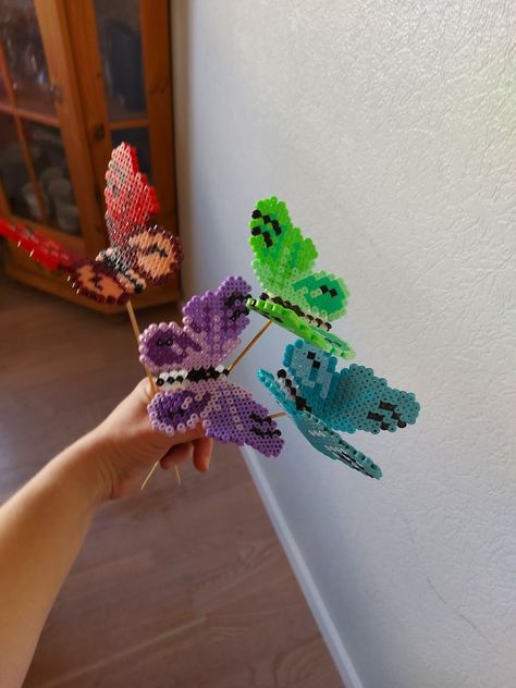 3d Perler Bead Butterfly, Perler Bead Butterfly Patterns, Iron Beads Flower, Nature Perler Beads, Perler Bead Plants, Plant Perler Beads, Perler Bead Decor, Perler Beads Flower, Butterfly Perler Beads