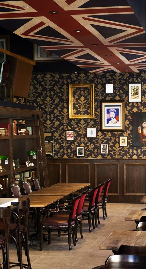 English Pub Interior, Irish Pub Interior, Basement Pub, Irish Pub Decor, Pub Interior Design, Restaurant Vintage, Irish Bar, Pub Interior, English Pub