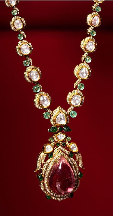 Kundan Meena Jewellery, Polki Jewellery Sabyasachi, Ruby Necklace Designs, Gold Jewelry Prom, Emerald Jewellery, Diamond Pendant Jewelry, Nigerian Recipes, Antique Necklaces Design, Sabyasachi Jewellery