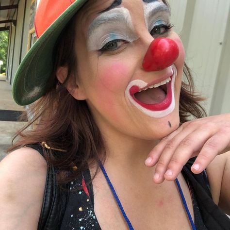 Clown Costume Women, Auguste Clown, Clown Pics, Clown Core, Clown Clothes, Female Clown, Clowns Funny, Clown Girl, Cute Clown