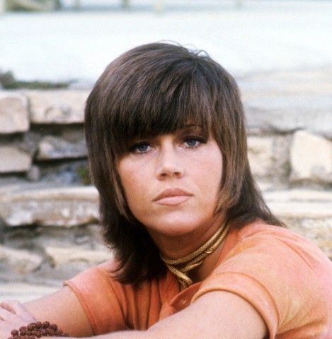 Jane Fonda and her "shag" hairstyle in the movie "Klute". Description from pinterest.com. I searched for this on bing.com/images Jane Fonda Klute, Jane Fonda Barbarella, Jane Fonda Hairstyles, 1970s Hairstyles, Space Dust, 70s Hair, 1970s Women, Estilo Hippy, 70s Women