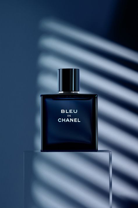 Chanel Bleu, Commercial Photography Product, Creative Advertising Photography, Fragrance Photography, Unusual Furniture, Perfume Display, Glass Photography, Perfume Photography, Perfume Ad