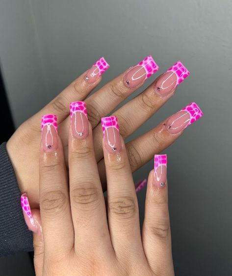 Croc Style Nails, Pink Croc Print Acrylic Nails, Nail Ideas Acrylic Pink, Pink Croc Nails, Short Pink Nails Designs, Croc Nail Design, Pink Bday Nails, Croc Print Nails, Nail Poses