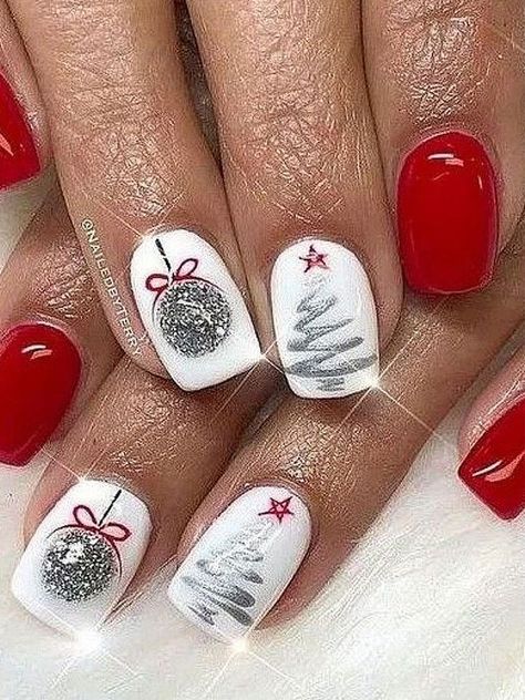 Christmas tree nails: red and white nails with silver glitter trees Xmas Nail Art, Nails Gold, Tree Nails, Nagel Tips, Cute Christmas Nails, Christmas Gel Nails, Acrylic Coffin, Cute Gel Nails, Christmas Nails Acrylic