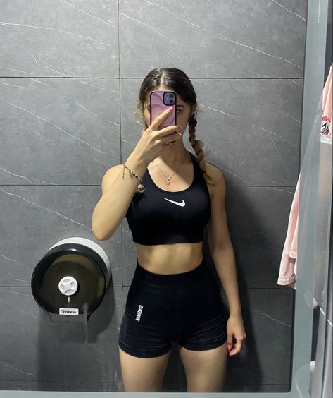 Nike Pro Gym Outfit, Nike Bra Outfit, Gymshark Shorts Outfit, Black Nike Shorts Outfit, Nike Sports Bra Outfit, Nike Pro Leggings Outfit, Nike Pro Shorts Outfit, Shorts Gym Outfit, Black Gym Outfit