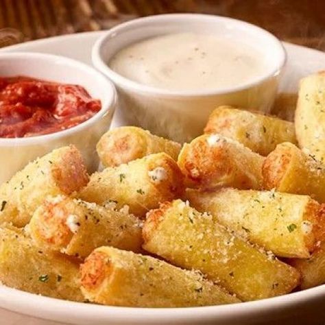 Stuffed Ziti Fritta Recipe, Fried Ziti, Ziti Fritta Recipe, Stuffed Ziti Fritta, Stuffed Ziti, Olive Garden Appetizers, Restaurant Appetizers, Olive Garden Recipes, Stuffed Pasta