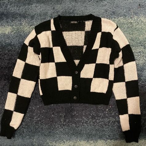 "Fashion-Forward Crochet Tops for Trendy Looks" https://youtu.be/hBCEo9ygqnM?si=n55uVFgTr3i7bV-S Checkered Cardigan Crochet Pattern, Black Cardigan Crochet, Black And White Crochet Cardigan, Wednesday Cardigan, Black And White Cardigan Outfit, Black And White Crochet Sweater, Sweaters For Teens, Black And White Checkered Sweater, Black Crop Cardigan