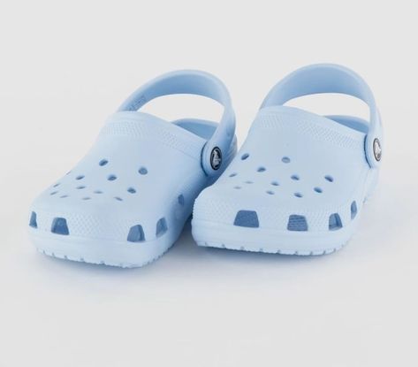 Light Blue Roller Skates, Crock Jibbitz, Crocs Vsco, Light Blue Crocs, Cute Crocs Shoes, Kids Crocs, Blue Crocs, Shoes Crocs, Preppy Shoes