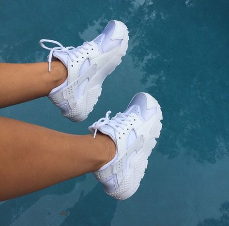 White Nike Huarache, Nike Huraches, Draya Michele, Nike Free Runners, Nike Trainers, Nike Basketball Shoes, Nike Shoes Outlet, Nike Shox, Nike Air Huarache