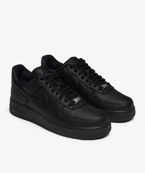 Offrez-vous chez   sivasdescalzo  l'article  AIR FORCE 1 SP de  Nike de   la collection   SU2024. Air Force Noir, Air Force 1 Noir, Zapatillas Nike Air Force, Sneakers Nike Air Force, Nike Air Forces, Black Air Force 1, New Balance 998, Sneakers Nike Air, Retro Trainers