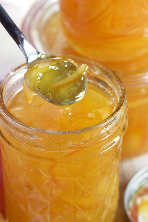 This Easy Orange Marmalade Recipe is spiked with vanilla and perfect spread on absolutely everything! | TheSuburbanSoapbox.com Homemade Orange Marmalade Recipe, Marmalade Recipe Easy, Orange Marmalade Recipe, Marmalade Recipe, Jam Recipes Homemade, Brunch Spread, Tomato Jam, Orange Marmalade, Jam And Jelly