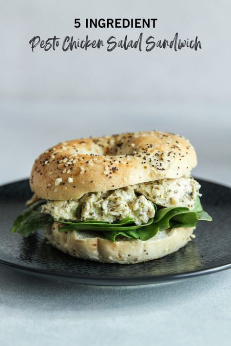 These 5 ingredient pesto chicken salad bagel sandwiches are a super easy lunch everyone in the family will love! Bagel Fillings, Pesto Salmon Recipe, Bagel Company, Bagel Sandwich Recipes, Company Chicken, Pesto Chicken Salad, Healthy Bagel, Bagel Sandwiches, New York Bagel