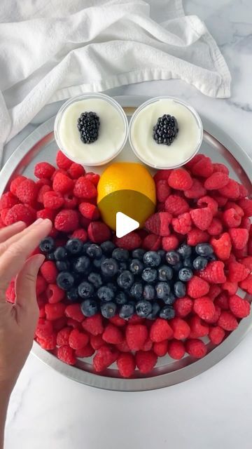 Lise Ode | Mom Loves Baking ® on Instagram: "Is this Elmo Fruit Platter fabulous or what?! 🍓 It’s great for a kids birthday party. The “eyes” are vanilla yogurt. What Sesame Street character would you make? #elmo #sesamestreet #elmobirthday #fruitplatter" Elmo Fruit Platter, Elmo's World Birthday Party Ideas, Elmo Second Birthday Girl, Food For Toddler Birthday Party, Sesame Street Themed Birthday Party, Elmo 1st Birthday Party Girl, Girly Sesame Street Birthday Party, Elmo Desserts, Elmo 2nd Birthday Party Girl