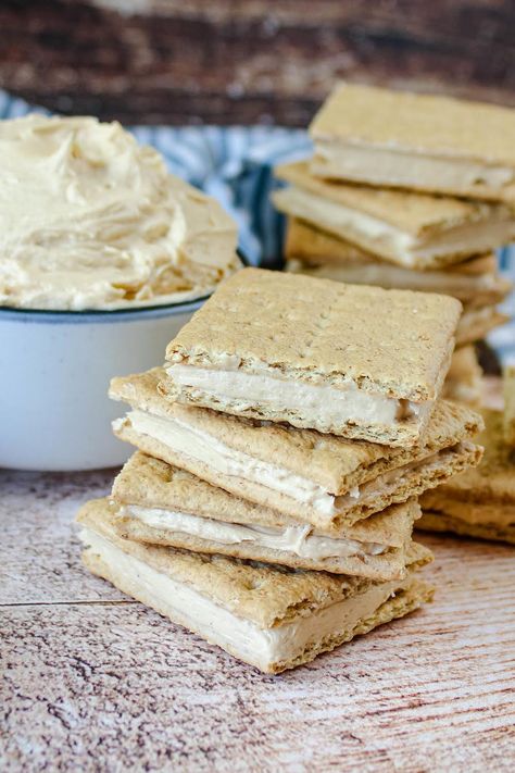 Graham Cracker Recipes, Graham Cracker Cookies, Homemade Graham Crackers, Chilled Desserts, Cake Mug, Cracker Cookies, Just A Pinch Recipes, Malted Milk, Peanut Butter Filling