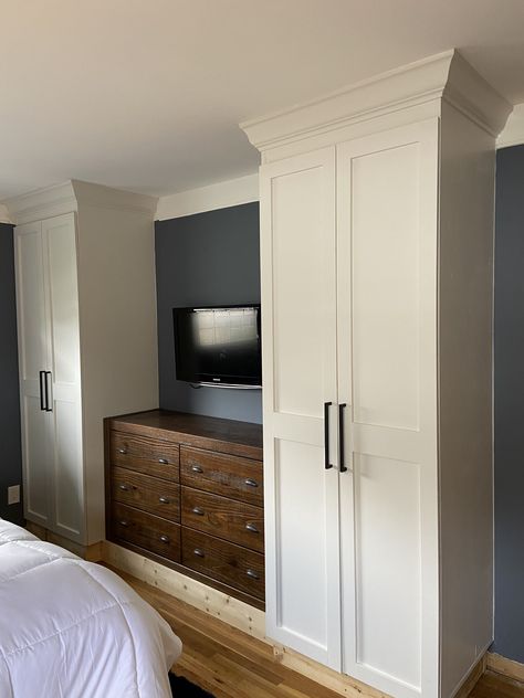 Built In Bedroom Armoire, Build In Cupboards Bedroom Ideas, Tall Cabinet Bedroom, Bedroom Closet System, Dresser Wardrobe Design, Bedroom Built Ins With Tv, Built In Storage Wall Bedroom, Storage Cabinets For Bedroom, Wardrobes In Living Room