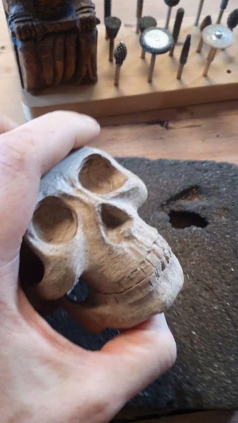 Skull Wood Carving, Dremel Wood Carving For Beginners, Wood Carving Patterns For Beginners, Dremel Art, Wood Skull, Wooden Skull, Wood Carving Art Sculpture, Dremel Crafts, Wood Carving Faces