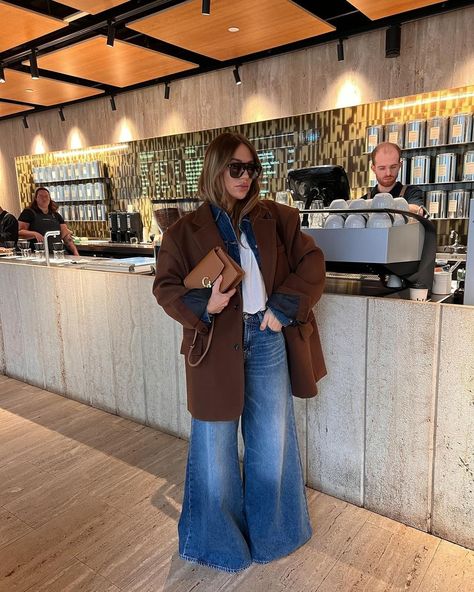 Agnes Pusztai (@whatgigiwears) • Fotos e vídeos do Instagram Oversized Baggy Jeans, Denim Outfit Ideas, Double Denim Outfit, Double Denim Looks, Denim On Denim Looks, Estilo Indie, Earthy Outfits, Denim On Denim, Double Denim