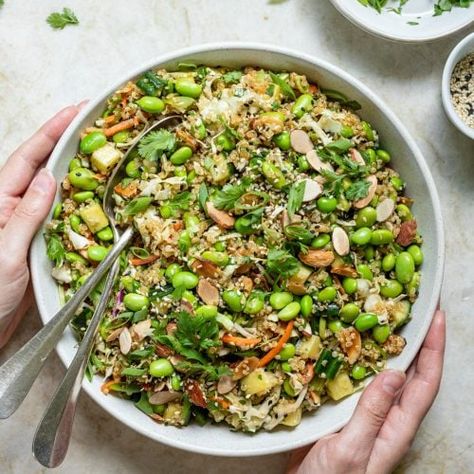 Crunchy Edamame + Quinoa Salad - The Natural Nurturer Crunchy Edamame, Edamame Quinoa Salad, Edamame Quinoa, Quinoa Edamame, Asian Hot Sauce, Crunchy Quinoa, Frozen Edamame, Natural Nurturer, Asian Diet