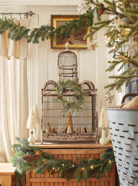 Hamster Cage Ideas, Bird Cage Ideas, Antique Holiday Decor, Vintage Christmas Decor Ideas, Garden Christmas Decor, Christmas Nostalgia, Mercury Glass Christmas Tree, Vintage Ceramic Christmas Tree, Classic Christmas Decorations