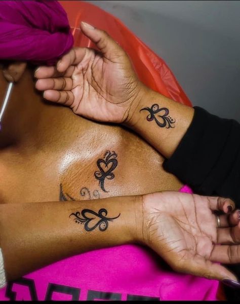 Small Tattoo Ideas For Trio, Matching Tattoos Mother Daughter Black, Matching Tattoos Black Women, Mom And Daughters Tattoo For 3, Matching Cousin Tattoos For 2, Matching Tattoos For Friend Groups, Matching Tattoos Men, Hand Tattoos Matching, Sister Cousin Tattoos