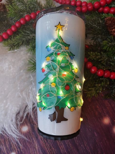 Light Up Christmas Tumbler, Christmas Cup Vinyl Ideas, Christmas Lights Tumbler, Tumbler With Lights, Lighted Tumblers, Tumblers Christmas, Cup Sayings, Cricut Tumblers, Resin Business