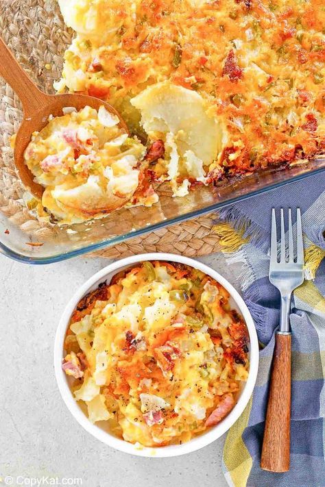 Cheesy Scalloped Potatoes and Ham Casserole has onion and bell pepper for extra flavor. Get the easy recipe and see how simple it is to make this tasty side dish. Just a few minutes of prep then bake it in the oven. You'll enjoy layers of sliced potatoes, ham, cheese, bell pepper, onion, and cream sauce. #potatoes #potatorecipes #scallopedpotatoes #sidedishrecipes #ham #hamrecipes #casserolerecipeeasy Potatoes And Ham Casserole, Cheesy Scalloped Potatoes And Ham, Potatoes And Ham, Ham And Potato Casserole, Cheesy Scalloped Potatoes, Scalloped Potatoes Easy, Scalloped Potatoes And Ham, Ham Casserole, Leftover Ham Recipes