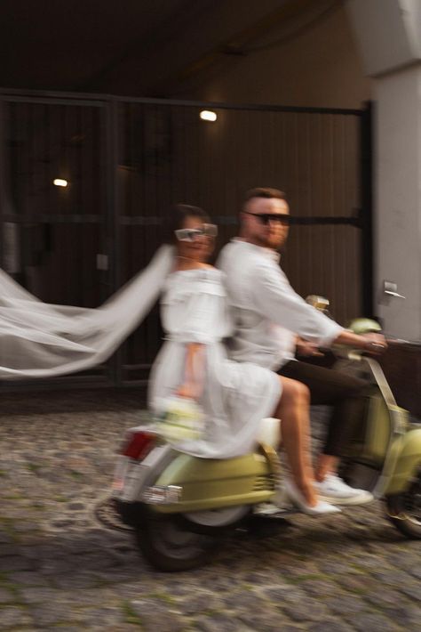 Photo of a couple on Vespa Vespa Wedding Photography, Vespa Engagement Photos, Prewedding Vespa, Couple On Vespa, Wedding Vespa, Vespa Couple, Vespa Wedding, Berlin Wedding, Italy Elopement