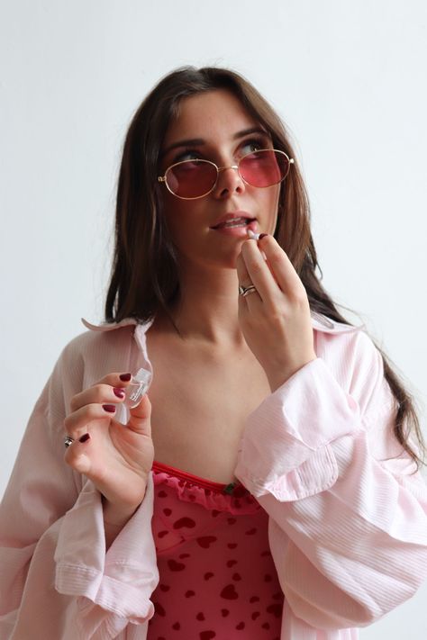 Super cute pink aesthetic, nself-care, lip oils. Summer outfits Pink Sunglasses Aesthetic, Pink Sunglasses Outfit, Cute Pink Aesthetic, Fun Sunglasses, Sunglasses Big, Sunglasses Aesthetic, Fall Shoot, Lip Oils, Sunglasses Outfit