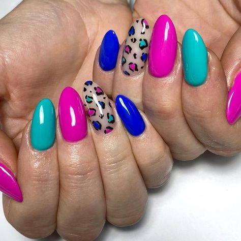 Summer Leopard Nails Short, Bright Leopard Nails, June Nail Designs 2024, Spring Leopard Nails, Summer Leopard Nails, Bright Nail Ideas, Rockabilly Nails, Leopard Nail Designs, Rave Nails